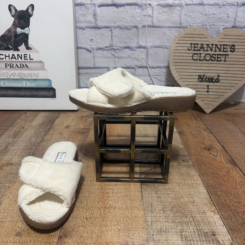 David Tate Cozy Cuddle slippers
Size 7 wide